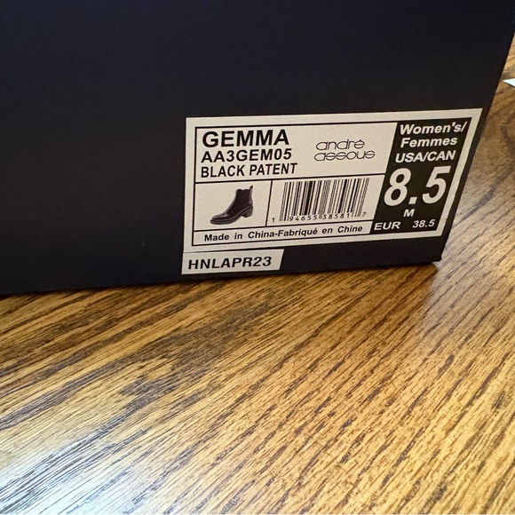 Andre Assous Gemma New in box
Patent leather Gemma size 8.5
New in box
Unworn - Picture 8 of 8